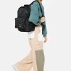 Eastpak Unisex OUT OF OFFICE Sac à Dos Circuit Black -Eastpak Sacs Magasin 0c0e7d8720274f458b57165c3c4f79ad