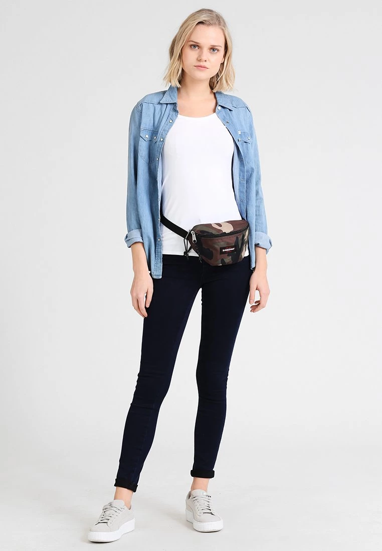 Eastpak SPRINGER Sac Banane Camo Unisex 4 Eastpak SPRINGER Sac Banane Camo Unisex – Image 2