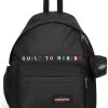 Eastpak Sac à Dos Bold Embroided Black Unisex -Eastpak Sacs Magasin a49aa6af4df7432f8dd3862b3b16a2db