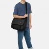 Eastpak Unisex DELEGATE Sac Bandoulière Black -Eastpak Sacs Magasin b4e8c8d4abb64116bec4910b85fec9a2