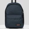 Eastpak Unisex OUT OF OFFICE Sac à Dos Triple Denim -Eastpak Sacs Magasin c6c4b3737a904bd7ae13ca887ba08334