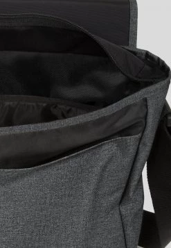 Eastpak CORE COLORS/AUTHENTIC Sac Bandoulière Mottled Dark Grey Unisex -Eastpak Sacs Magasin cccc9f3e68164386812a49d0b25af429