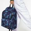 Eastpak Unisex OUT OF OFFICE Sac à Dos Camouflash Navy -Eastpak Sacs Magasin e3e9498e983f4bff9e6c2282a0d60b15